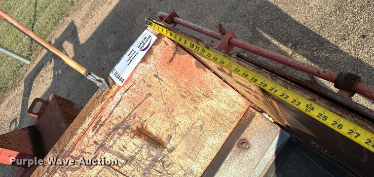 image for item DL0444 2005 HTC 2000 shouldering machine