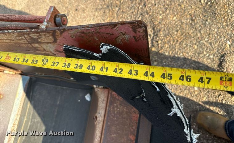 image for item DL0444 2005 HTC 2000 shouldering machine