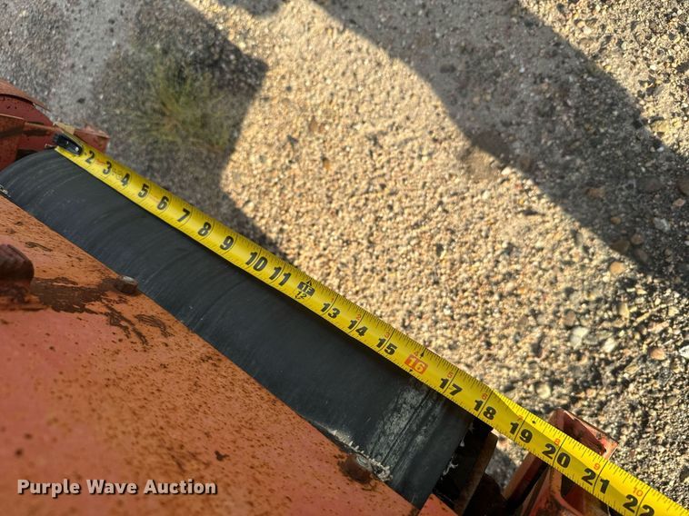 image for item DL0444 2005 HTC 2000 shouldering machine