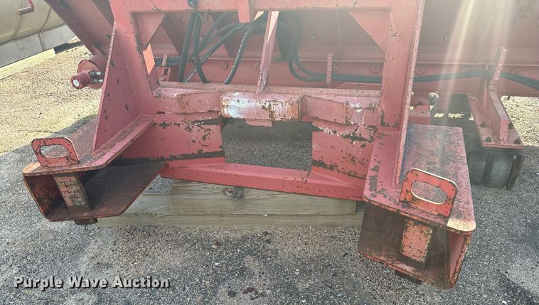 image for item DL0444 2005 HTC 2000 shouldering machine