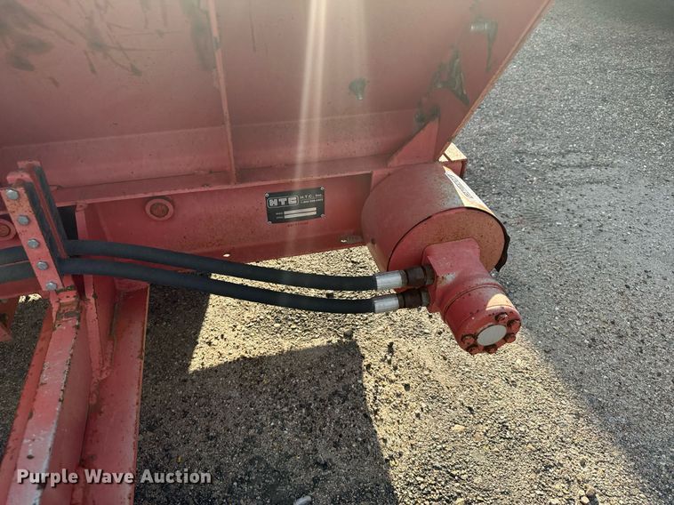 image for item DL0444 2005 HTC 2000 shouldering machine