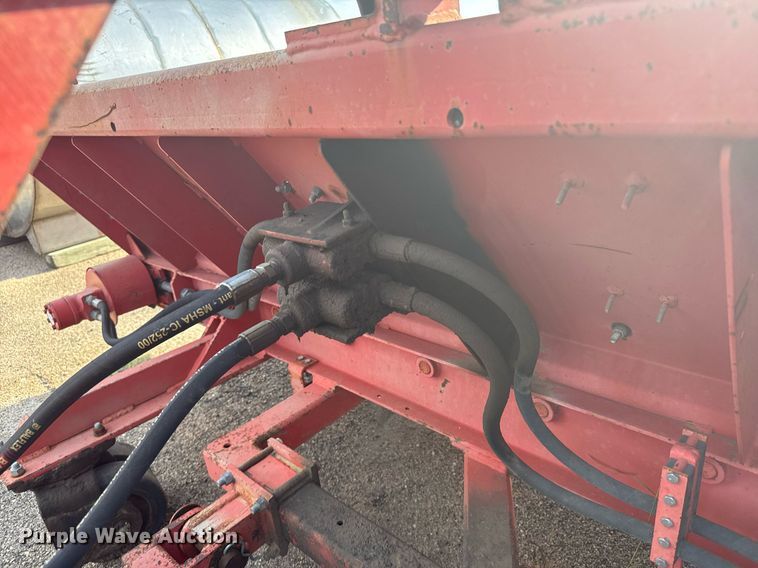 image for item DL0444 2005 HTC 2000 shouldering machine