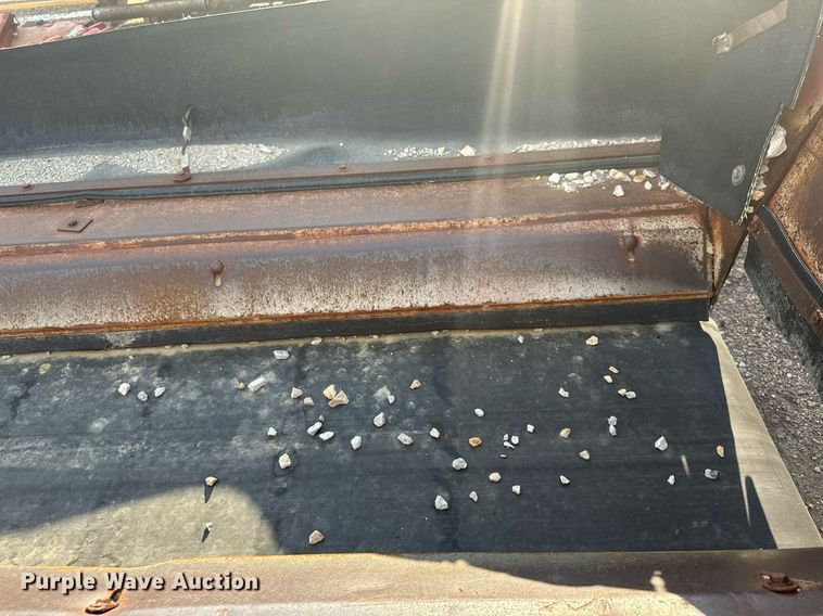 image for item DL0444 2005 HTC 2000 shouldering machine