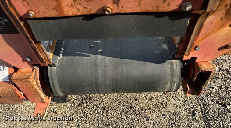 image for item DL0444 2005 HTC 2000 shouldering machine