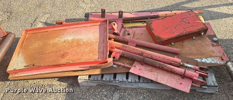 image for item DL0444 2005 HTC 2000 shouldering machine