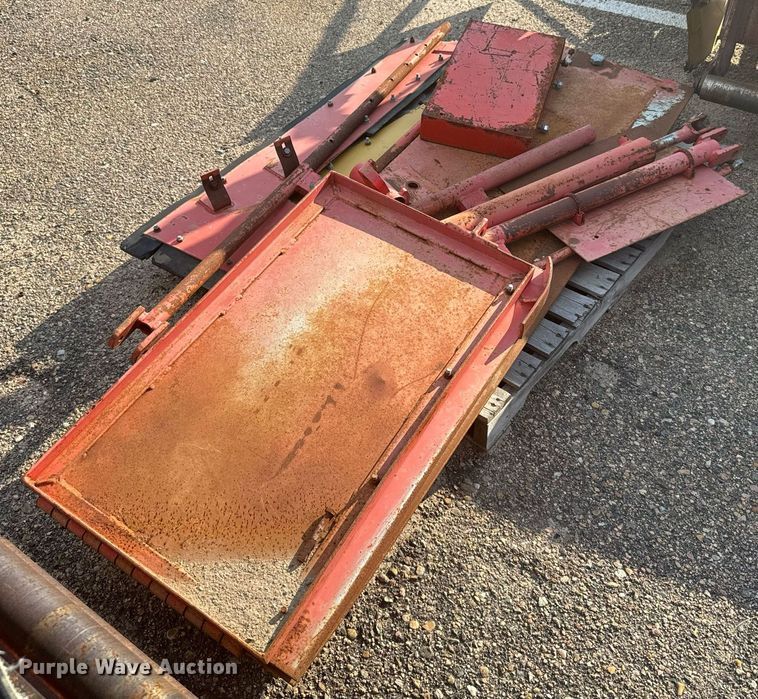 image for item DL0444 2005 HTC 2000 shouldering machine