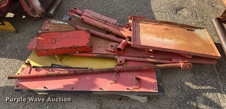 image for item DL0444 2005 HTC 2000 shouldering machine