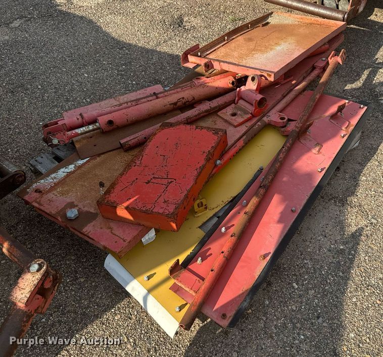 image for item DL0444 2005 HTC 2000 shouldering machine