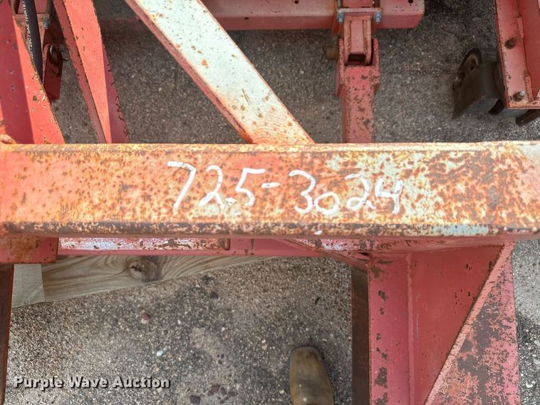 image for item DL0444 2005 HTC 2000 shouldering machine