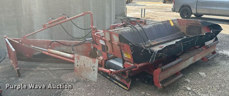 image for item DL0445 2006 HTC 2000 shouldering machine