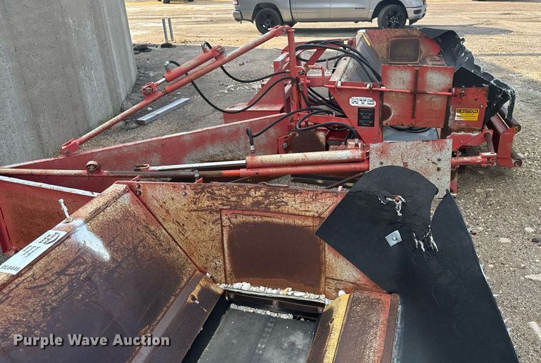 image for item DL0445 2006 HTC 2000 shouldering machine