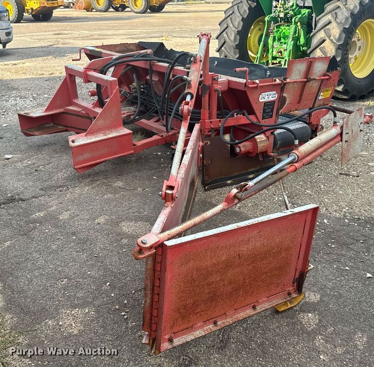 image for item DL0445 2006 HTC 2000 shouldering machine