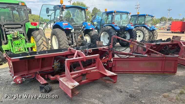 image for item DL0445 2006 HTC 2000 shouldering machine