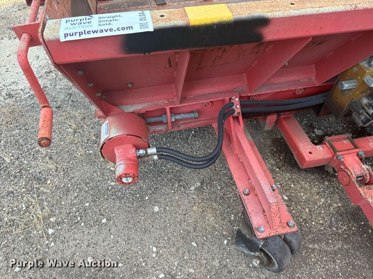 image for item DL0445 2006 HTC 2000 shouldering machine