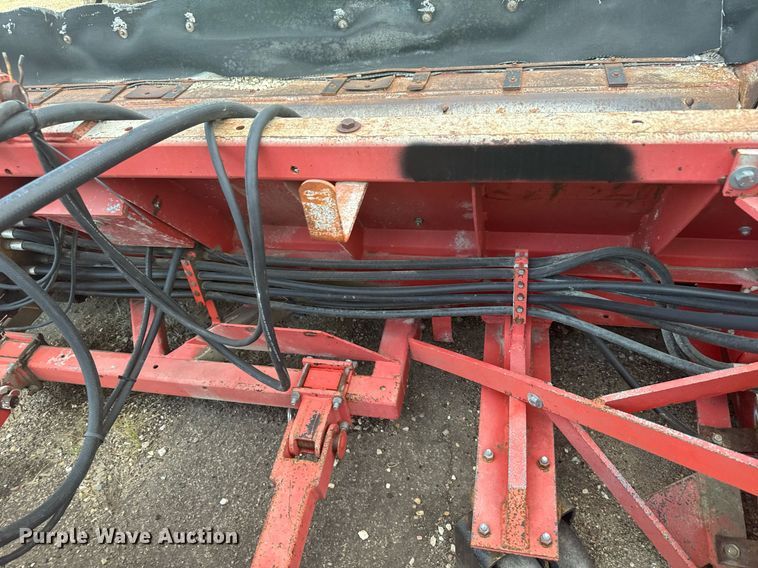 image for item DL0445 2006 HTC 2000 shouldering machine