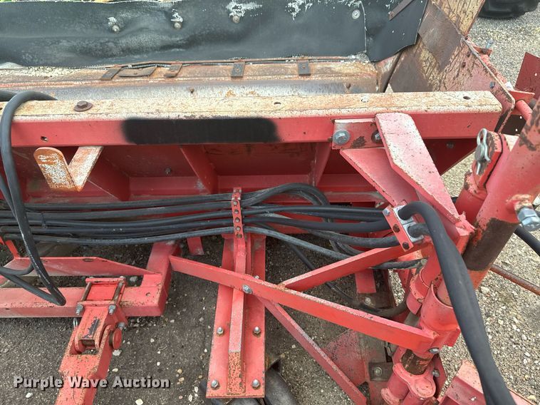 image for item DL0445 2006 HTC 2000 shouldering machine