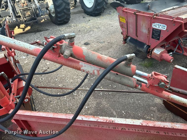 image for item DL0445 2006 HTC 2000 shouldering machine