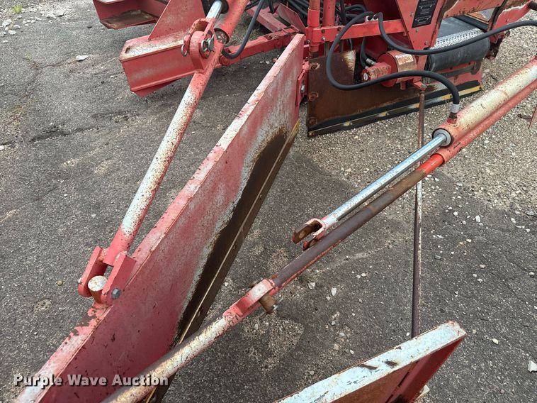 image for item DL0445 2006 HTC 2000 shouldering machine