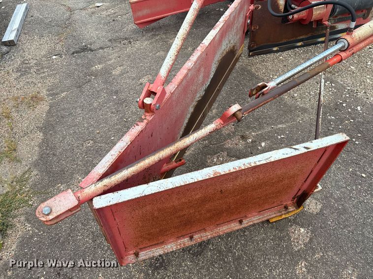 image for item DL0445 2006 HTC 2000 shouldering machine