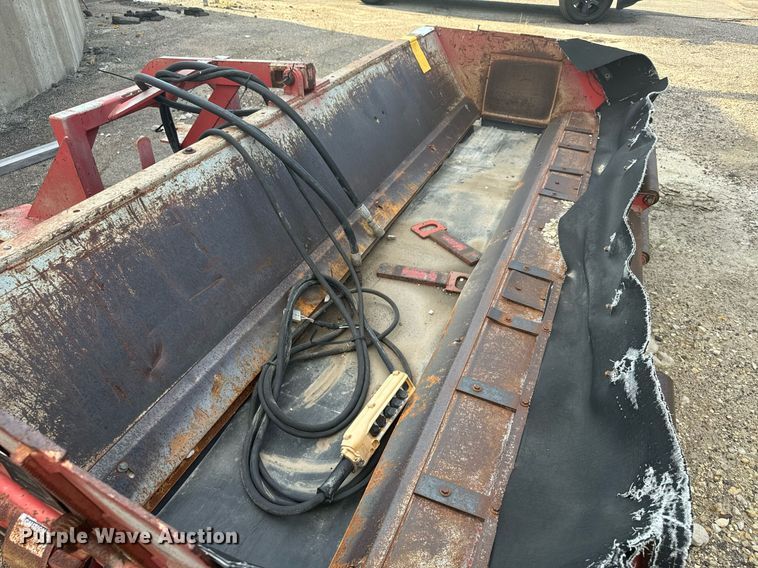 image for item DL0445 2006 HTC 2000 shouldering machine