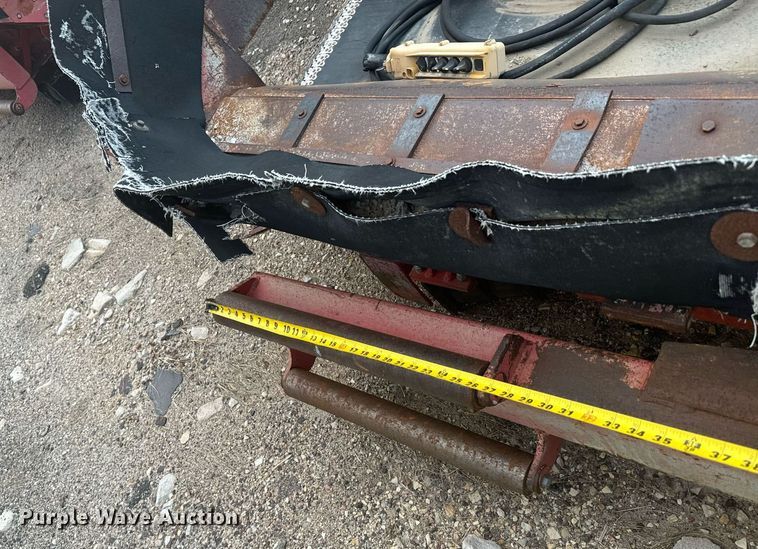 image for item DL0445 2006 HTC 2000 shouldering machine