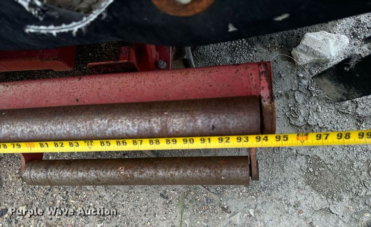 image for item DL0445 2006 HTC 2000 shouldering machine