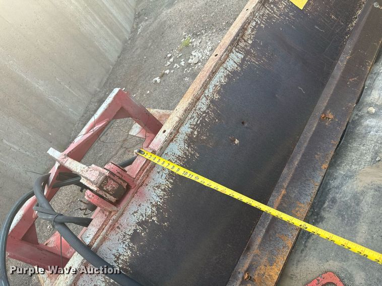 image for item DL0445 2006 HTC 2000 shouldering machine