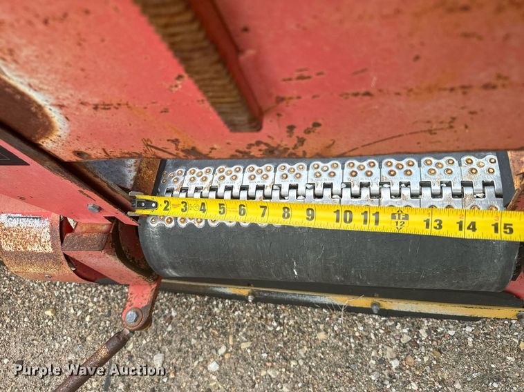 image for item DL0445 2006 HTC 2000 shouldering machine