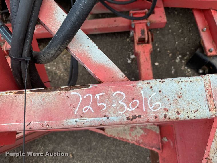 image for item DL0445 2006 HTC 2000 shouldering machine