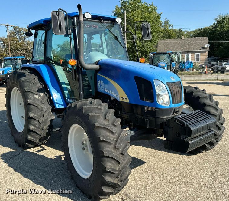 image for item DO1671 2011 New Holland T-5070 MFWD tractor