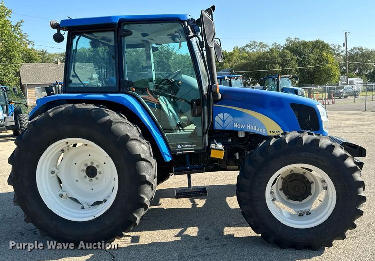 image for item DO1671 2011 New Holland T-5070 MFWD tractor