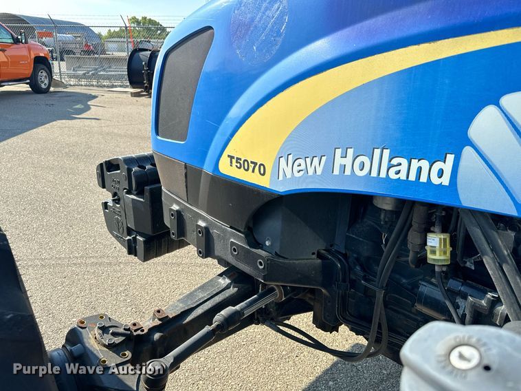 image for item DO1671 2011 New Holland T-5070 MFWD tractor
