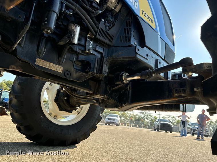 image for item DO1671 2011 New Holland T-5070 MFWD tractor