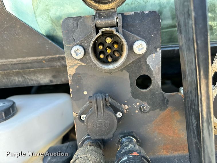 image for item DO1671 2011 New Holland T-5070 MFWD tractor