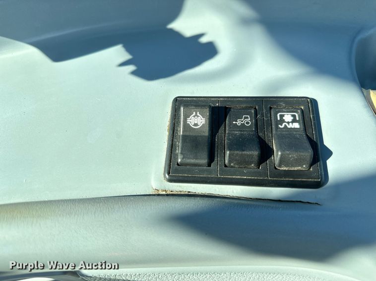 image for item DO1671 2011 New Holland T-5070 MFWD tractor