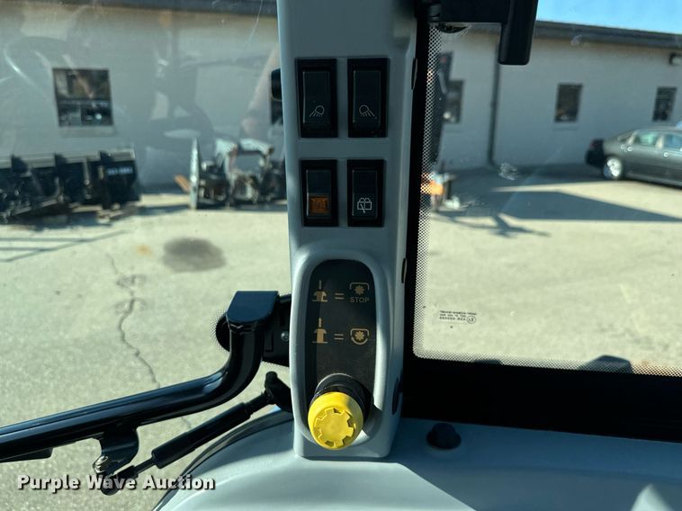 image for item DO1671 2011 New Holland T-5070 MFWD tractor