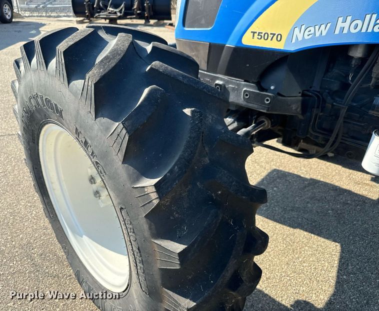 image for item DO1671 2011 New Holland T-5070 MFWD tractor
