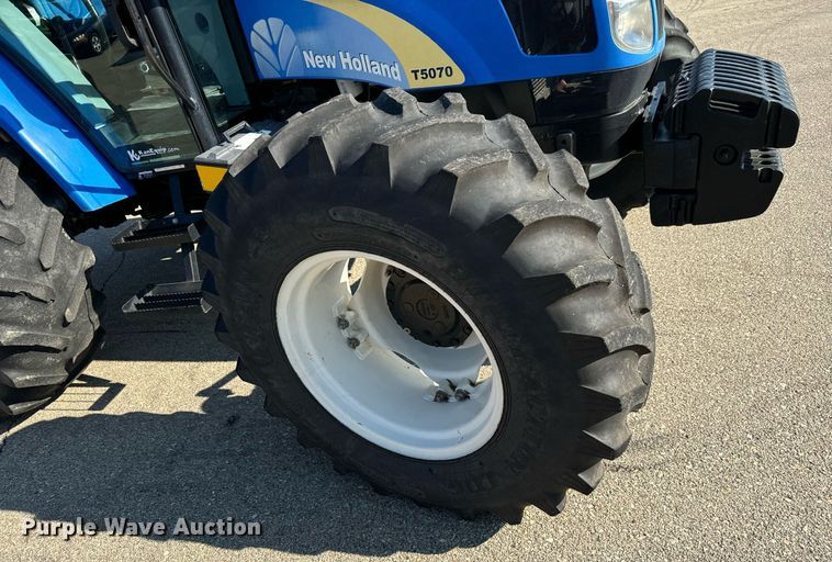 image for item DO1671 2011 New Holland T-5070 MFWD tractor