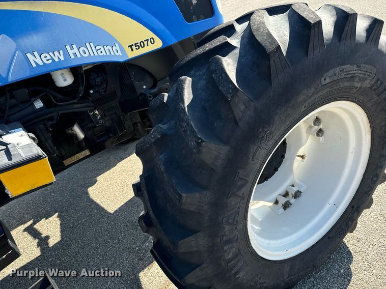 image for item DO1671 2011 New Holland T-5070 MFWD tractor