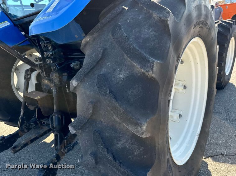 image for item DO1671 2011 New Holland T-5070 MFWD tractor