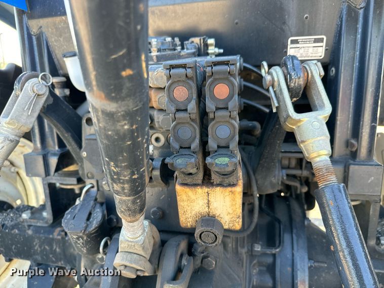 image for item DO1672 2006 New Holland TS-110A tractor