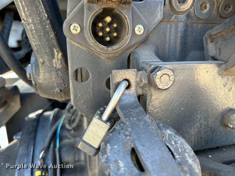 image for item DO1672 2006 New Holland TS-110A tractor