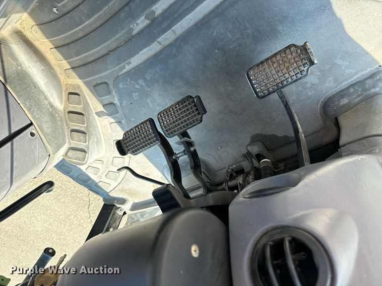 image for item DO1672 2006 New Holland TS-110A tractor