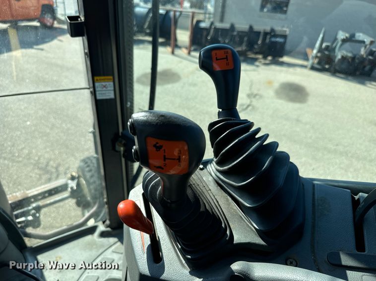 image for item DO1672 2006 New Holland TS-110A tractor