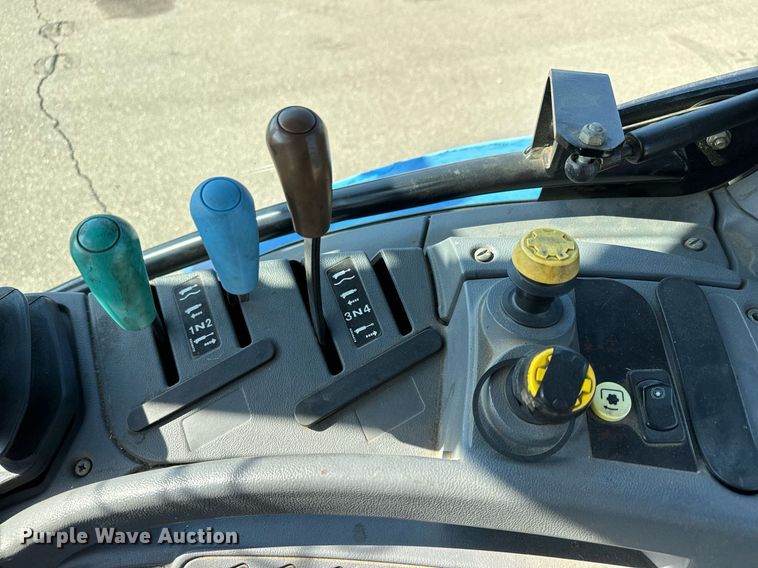 image for item DO1672 2006 New Holland TS-110A tractor