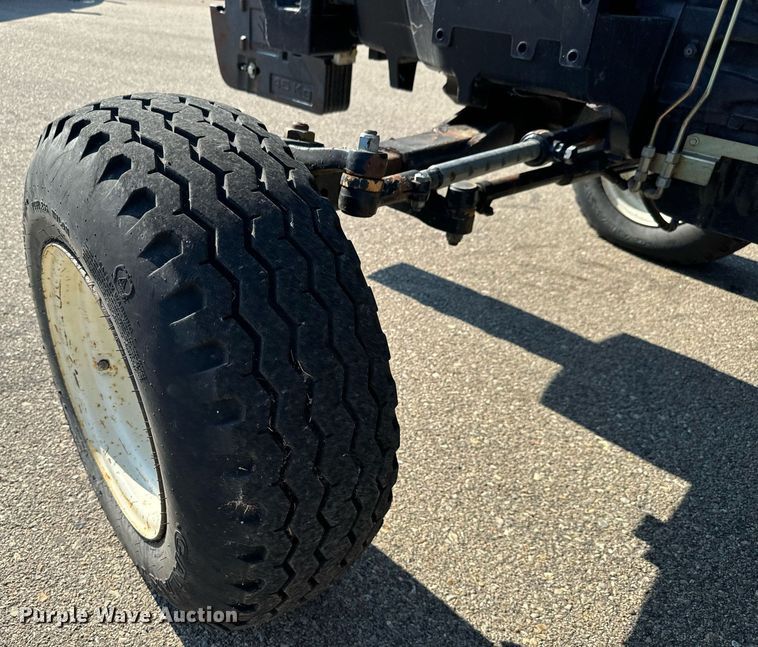 image for item DO1672 2006 New Holland TS-110A tractor