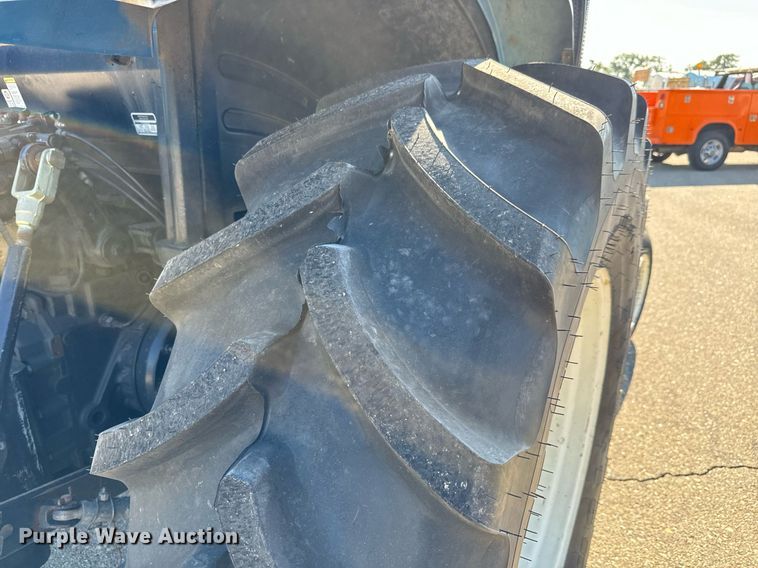 image for item DO1672 2006 New Holland TS-110A tractor