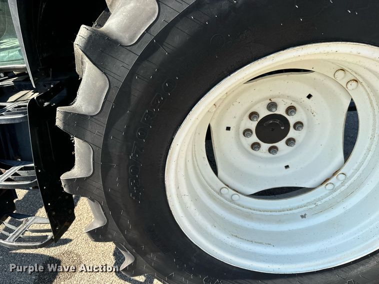 image for item DO1672 2006 New Holland TS-110A tractor