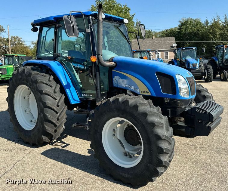 image for item DO1673 2011 New Holland T-5070 MFWD tractor
