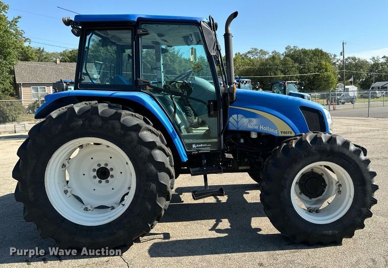 image for item DO1673 2011 New Holland T-5070 MFWD tractor
